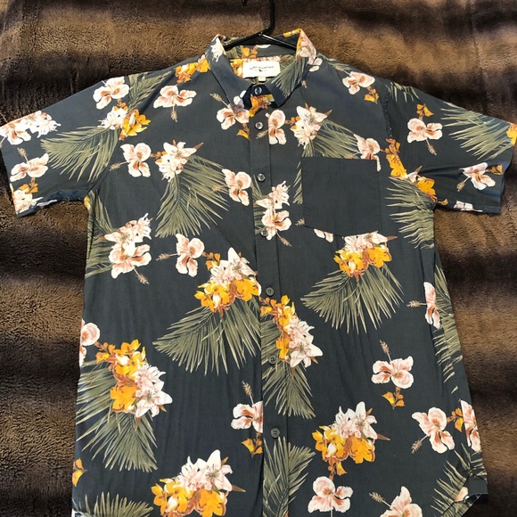 Modern Amusement Other - MODERN AMUSEMENT 🌺aloha print button down shirt